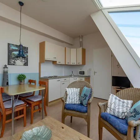 Dorpsplein 23e In Callanstoog Square Apartament