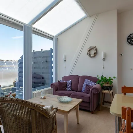 Dorpsplein 23e In Callanstoog Square Apartament